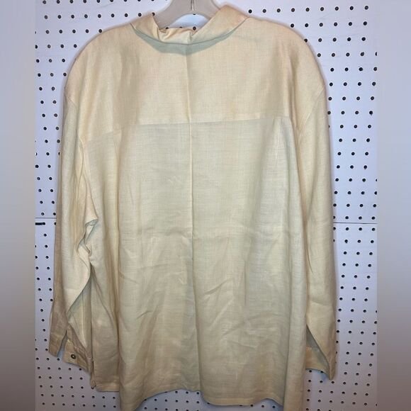 Jordan Woman pale yellow button up too long sleeve - Picture 6 of 8